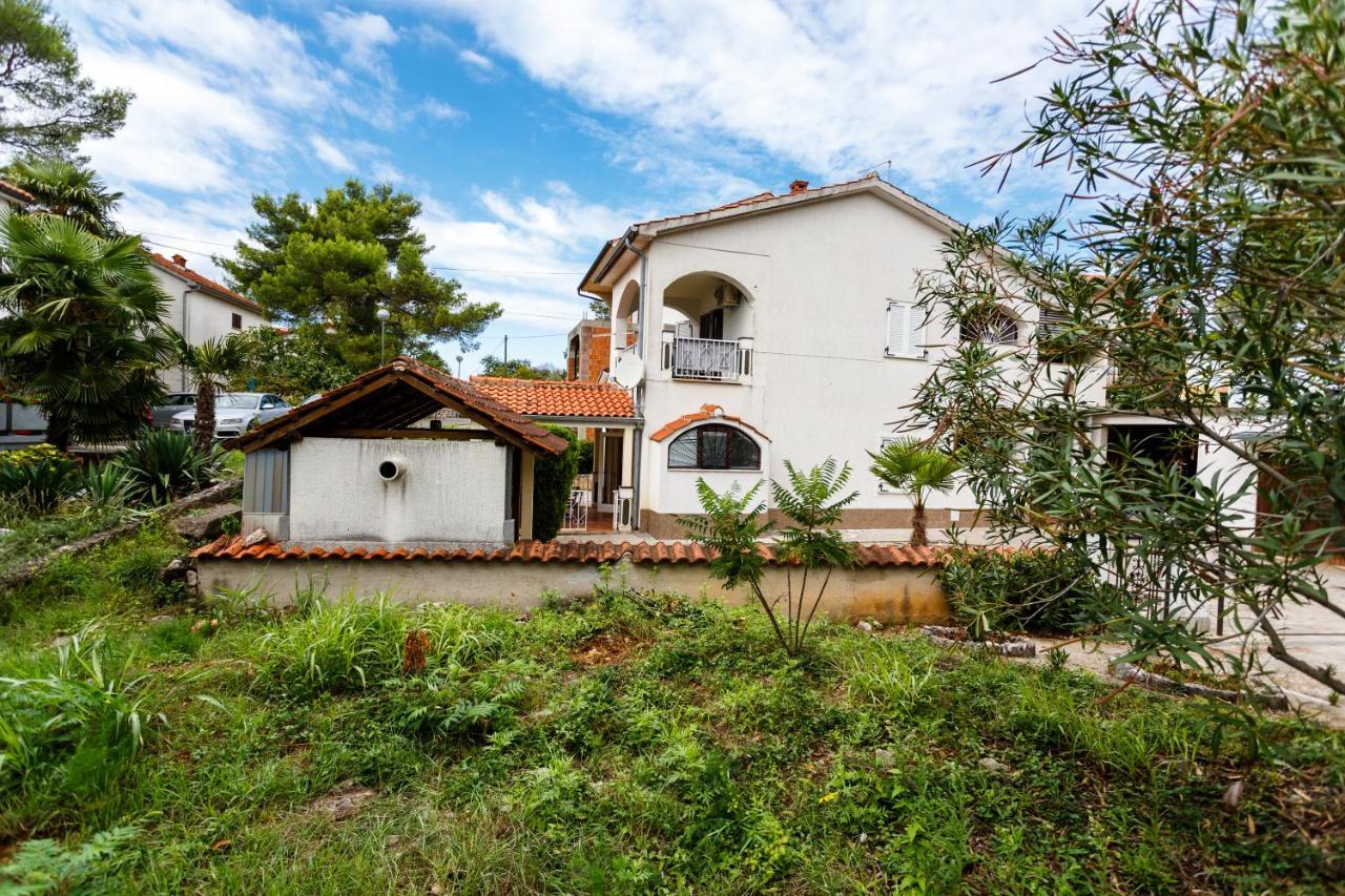 Apartmani Mili Malinska Luaran gambar