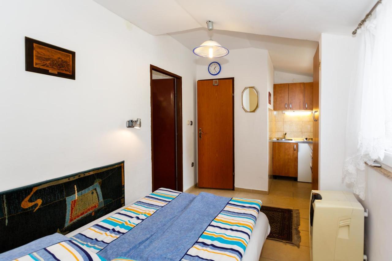 Apartmani Mili Malinska Luaran gambar