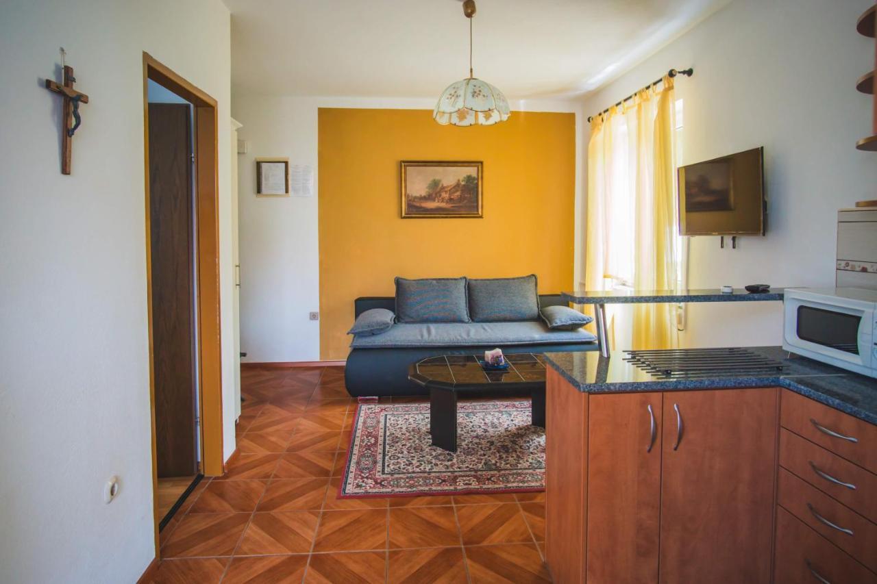 Apartmani Mili Malinska Luaran gambar
