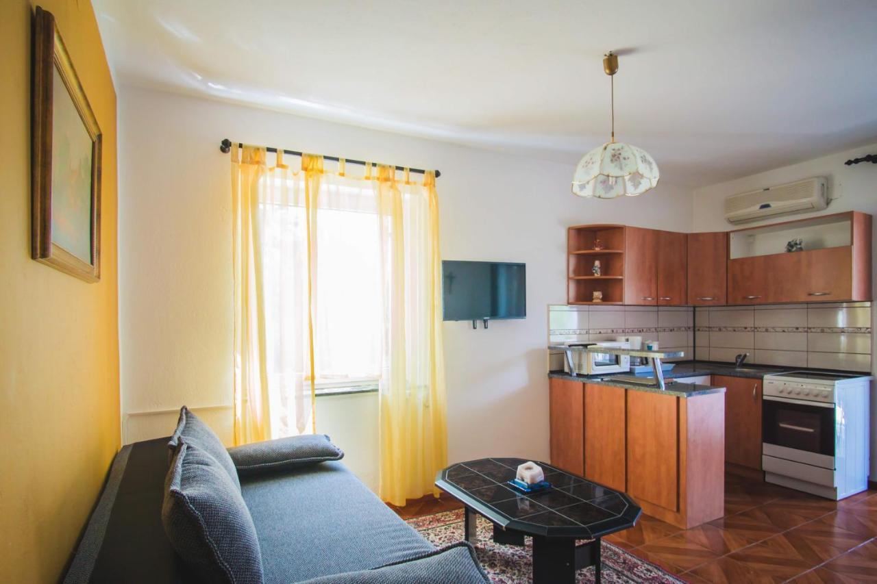 Apartmani Mili Malinska Luaran gambar